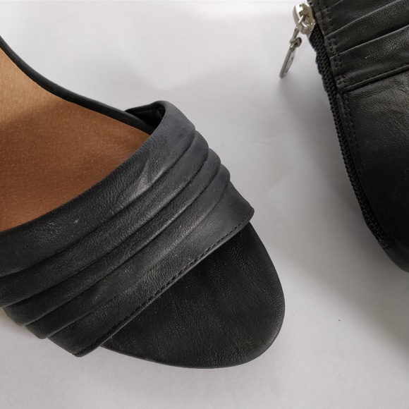 G by Guess matte black heeled sandals size 9 - Picture 5 of 7